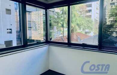 Imagem: O depósito possui 2 Vagas na garagem, 64m² de Área e está