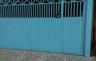 Imagem: A casa possui 2 Dormitórios, 1 Banheiro, 1 Vaga na garagem