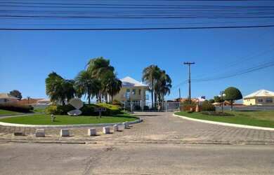 Imagem: A casa possui 4 Dormitórios, 4 Banheiros, 2 Vagas na garagem