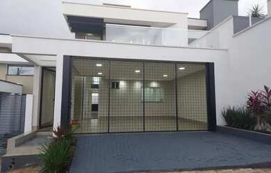 Imagem: A casa em condomínio possui 4 Dormitórios, 5 Banheiros, 2