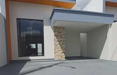 Imagem: A casa possui 3 Dormitórios, 2 Banheiros, 2 Vagas na garagem