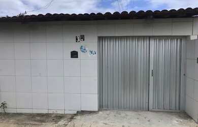 Imagem: A casa possui 2 Dormitórios, 1 Banheiro, 1 Vaga na garagem