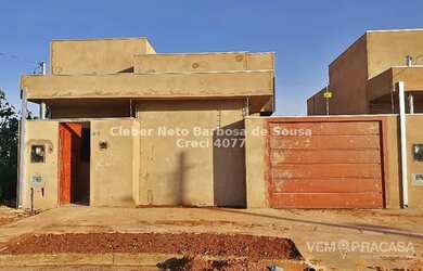 Imagem: A casa possui 2 Dormitórios, 2 Banheiros, 2 Vagas na garagem