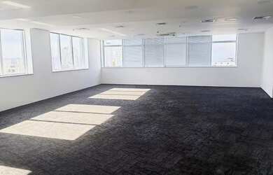 Imagem: O depósito possui 5 Vagas na garagem, 749m² de Área e está