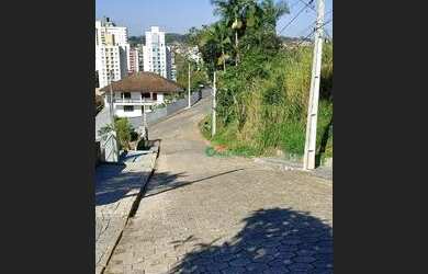 Imagem: O terreno possui 729m² de Área e está localizado em Escola