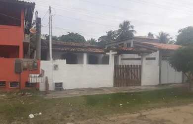 Imagem: A casa possui 2 Dormitórios, 3 Banheiros, 1 Vaga na garagem