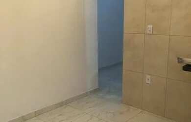 Imagem: A casa possui 1 Dormitório, 1 Banheiro e está localizado