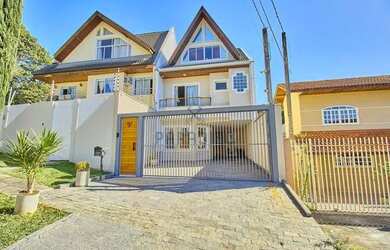 Imagem: A casa possui 4 Dormitórios, 4 Banheiros, 3 Vagas na garagem