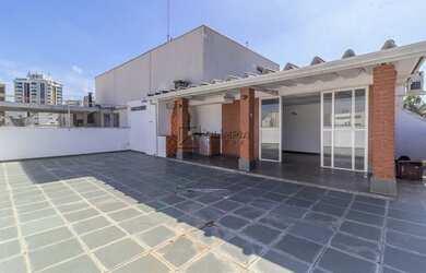 Imagem: O apartamento na cobertura possui 3 Dormitórios, 2 Banheiros