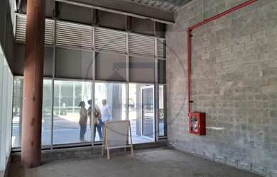 Imagem 1: Loja para Venda em Rio de Janeiro, Santo Cristo, 1 banheiro, 1 vaga