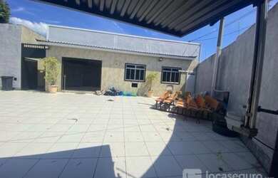 Imagem: A casa possui 5 Dormitórios, 5 Banheiros, 5 Vagas na garagem