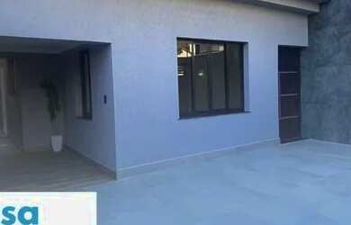 Imagem: A casa possui 2 Dormitórios, 1 Banheiro, 2 Vagas na garagem