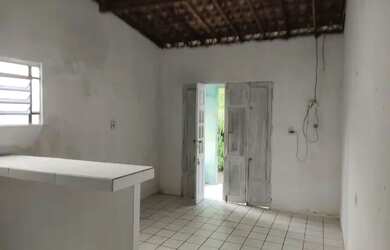 Imagem: A casa possui 3 Dormitórios, 3 Banheiros, 2 Vagas na garagem