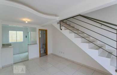 Imagem: A casa possui 2 Dormitórios, 2 Banheiros, 1 Vaga na garagem