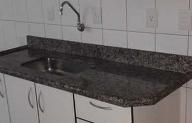 Imagem: O apartamento possui 2 Dormitórios, 1 Banheiro, 1 Vaga na garagem