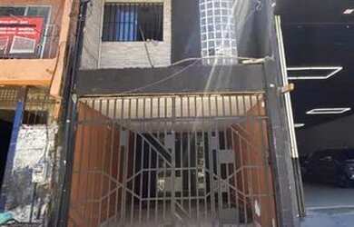 Imagem: A casa possui 5 Dormitórios, 3 Banheiros, 1 Vaga na garagem