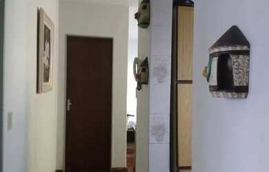 Imagem: O apartamento possui 3 Dormitórios, 1 Banheiro, 1 Vaga na garagem