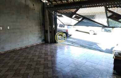 Imagem: A casa possui 2 Dormitórios, 1 Banheiro, 2 Vagas na garagem