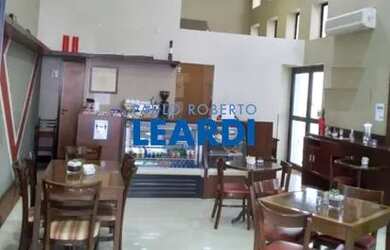 Imagem: O depósito possui 2 Vagas na garagem e 120m² de Área e está