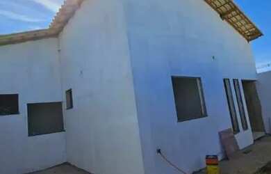 Imagem: A casa possui 2 Dormitórios, 2 Banheiros, 2 Vagas na garagem