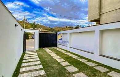 Imagem: A casa possui 2 Dormitórios, 2 Banheiros, 2 Vagas na garagem