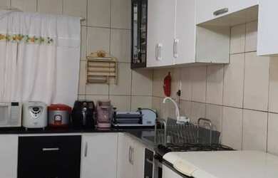 Imagem: A casa possui 3 Dormitórios, 1 Banheiro, 5 Vagas na garagem