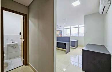 Imagem: O depósito possui 1 Vaga na garagem, 30m² de Área e está