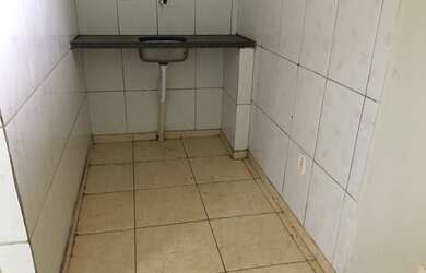 Imagem: A casa possui 1 Dormitório, 1 Banheiro, 1 Vaga na garagem