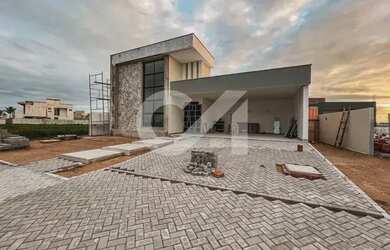 Imagem: A casa em condomínio possui 4 Dormitórios, 5 Banheiros, 4