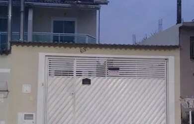 Imagem: A casa possui 2 Dormitórios, 2 Banheiros, 2 Vagas na garagem