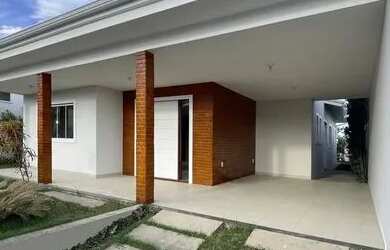 Imagem: A casa em condomínio possui 3 Dormitórios, 1 Banheiro, 2 Vagas