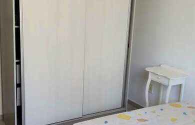 Imagem: O apartamento possui 1 Dormitório, 1 Banheiro, 1 Vaga na garagem