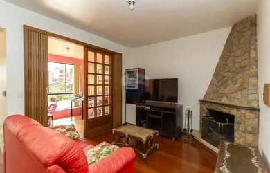 Imagem 4: Casa Ampla, Iluminada e com Terreno Espaçoso!