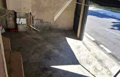 Imagem: A casa possui 2 Dormitórios, 1 Banheiro, 2 Vagas na garagem