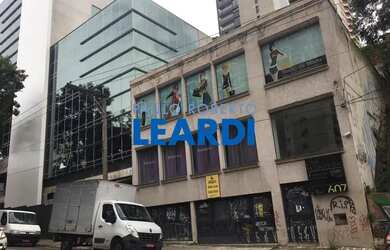 Imagem: O depósito possui 5 Vagas na garagem, 500m² de Área e está