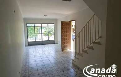 Imagem: A casa possui 3 Dormitórios, 4 Banheiros, 2 Vagas na garagem