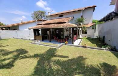 Imagem: A casa em condomínio possui 4 Dormitórios, 5 Banheiros, 4