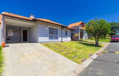 Imagem: A casa em condomínio possui 3 Dormitórios, 2 Banheiros, 2