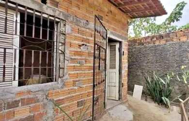 Imagem: A casa possui 2 Dormitórios, 1 Banheiro e está localizado