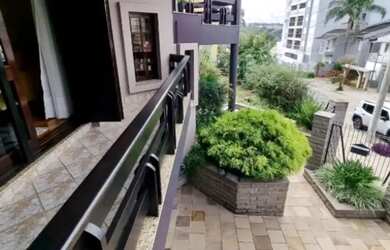 Imagem: A casa possui 3 Dormitórios, 2 Banheiros, 3 Vagas na garagem