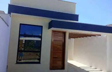 Imagem: A casa possui 2 Dormitórios, 2 Banheiros, 2 Vagas na garagem