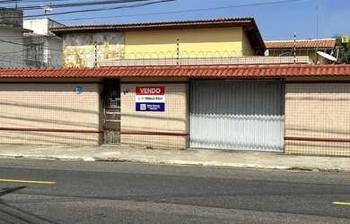 Imagem: A casa possui 5 Dormitórios, 4 Banheiros, 3 Vagas na garagem