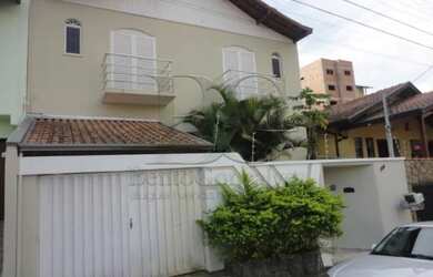 Imagem: A casa à venda possui 4 Dormitórios, 3 Banheiros, 1 Vaga na