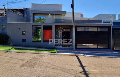 Imagem: A casa possui 3 Dormitórios, 4 Banheiros, 1 Vaga na garagem