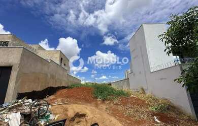 Imagem: O terreno possui 250m² de Área e está localizado em Loteamento