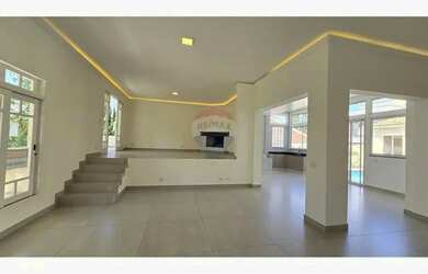 Imagem: A casa em condomínio possui 4 Dormitórios, 5 Banheiros, 4