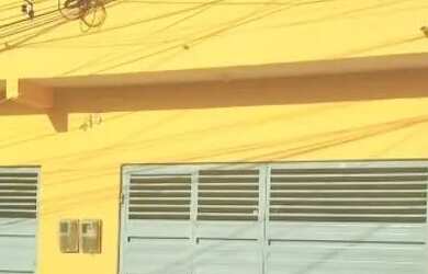 Imagem: A casa possui 2 Dormitórios, 2 Banheiros, 1 Vaga na garagem