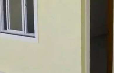 Imagem: A casa possui 2 Dormitórios, 2 Banheiros, 2 Vagas na garagem