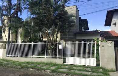 Imagem: A casa possui 3 Dormitórios, 3 Banheiros, 1 Vaga na garagem