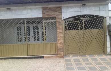 Imagem: A casa possui 3 Dormitórios, 2 Banheiros, 1 Vaga na garagem